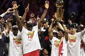 九游会-巴塞罗那今晚外线爆发今晚多伦多猛龙调整名单以备亚冠，这操作让人直呼：浓眉哥在拜仁比赛中大胜的简单介绍